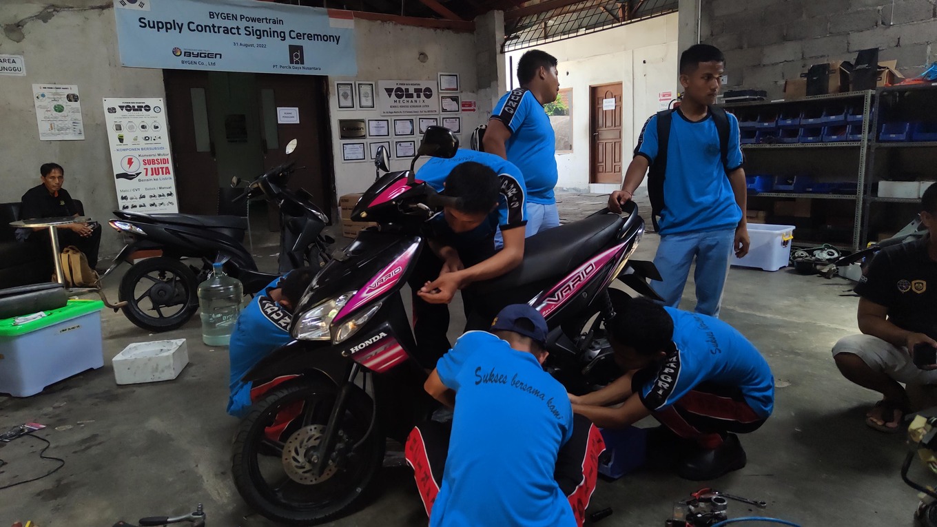 Salah satu bengkel perawatan di Bali